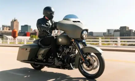 Harley Davidson Street Glide: Motor Ikonik Kenyamanan Maksimal