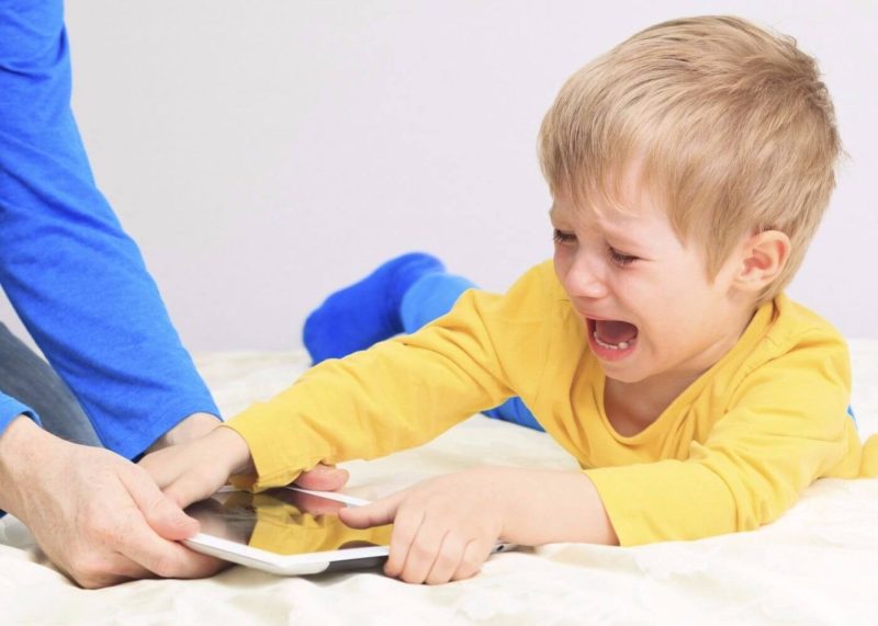 Screen Time Pada Balita Bikin Gampang Tantrum